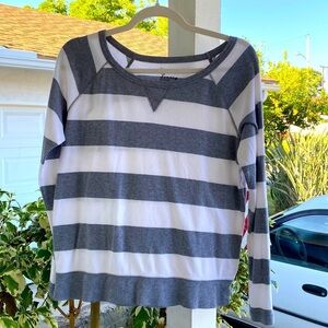 GAP THE BOWERY SUPER SOFT GRAY WHITE STRIPED LONG SLEEVED TEE SHIRT Size…